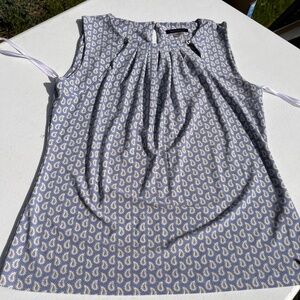 Women’s sleeveless